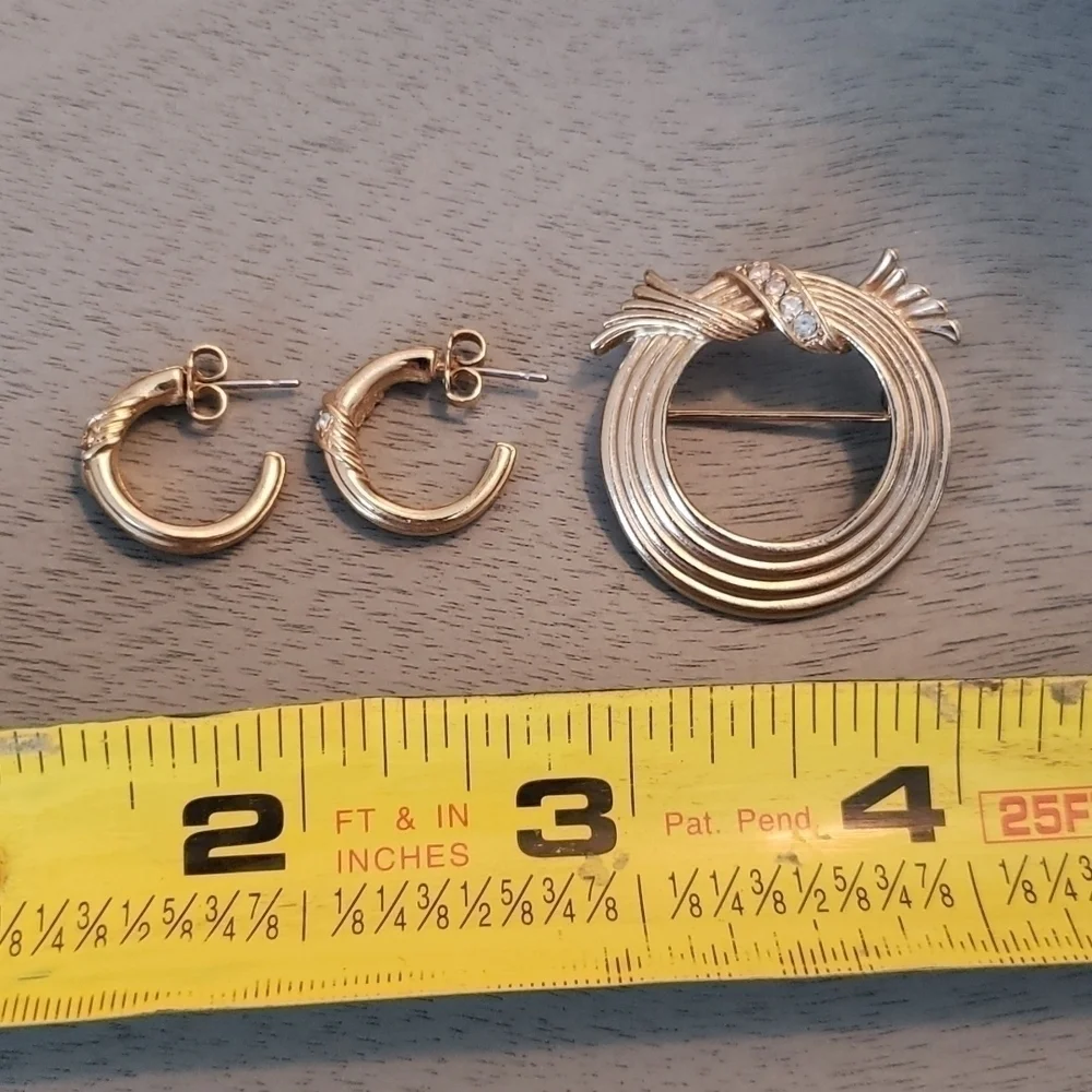 Vintage avon pin & pierced earrings set goldtone & crystals